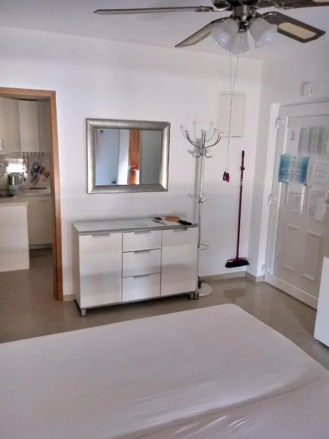 Apartment Elena تروغير