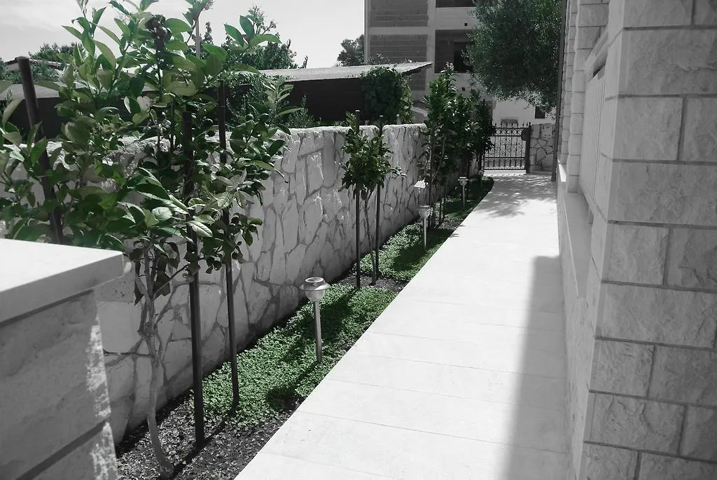 Apartment Elena Трогир